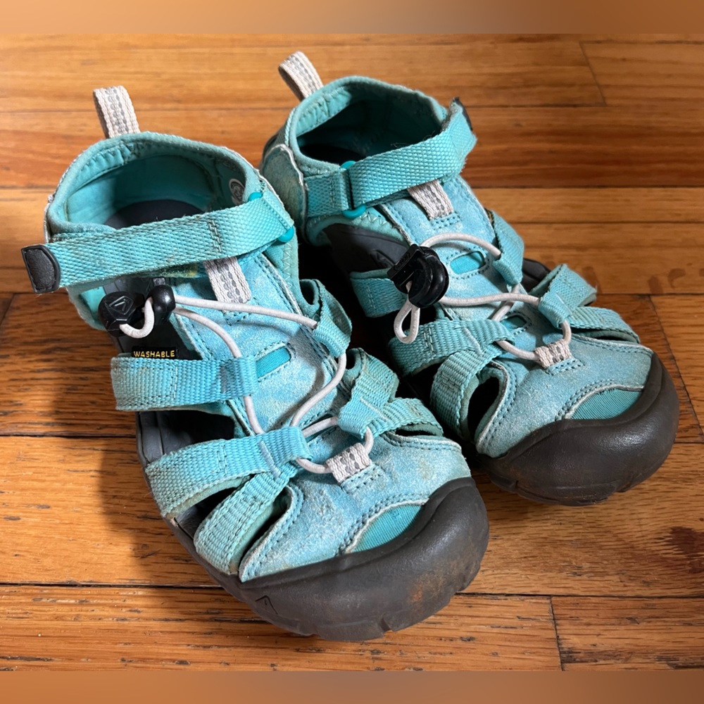 Big Kids Keen Newport sandal.